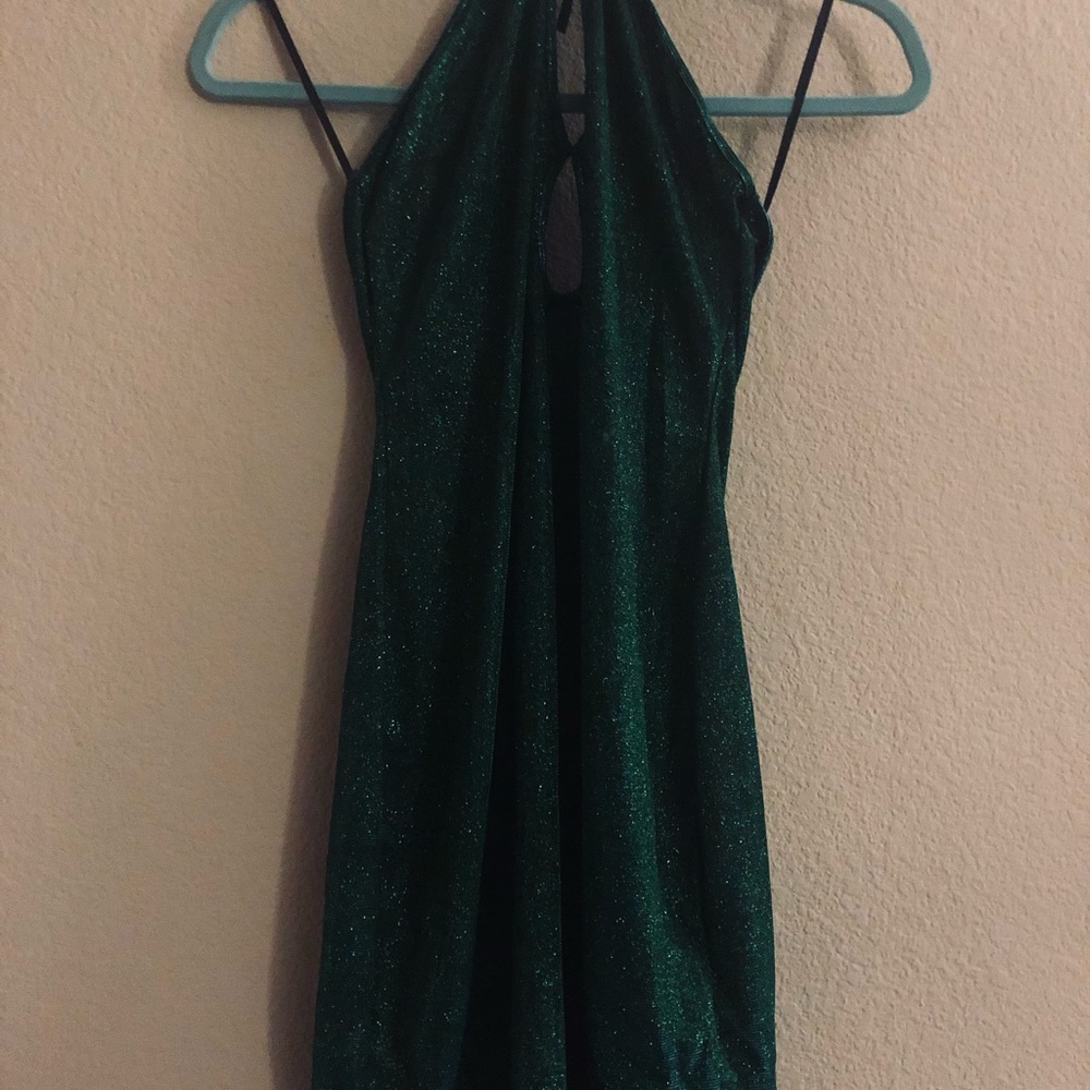 Crisscross, tieback, green metallic sexy body con dress - Picture 8 of 9